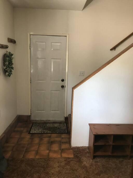 סוזאנוויל Cheerful 2-Bedroom Cottage Near Eagle Lake מראה חיצוני תמונה